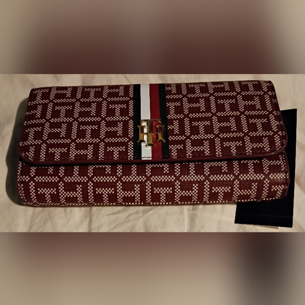 New & Unused Tommy Hilfiger Structured Signature Women's Monogram Wallet